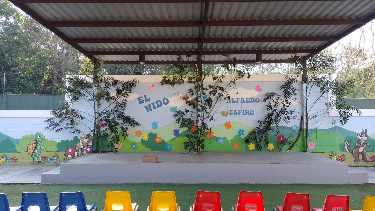 Los estudiantes de Kínder 5 fueron los protagonistas de declamar el poema "El nido" de Alfredo Espino.  Sin duda no solo aprendieron sobre escritores famosos de nuestro querido El Salvador, si no también estimularon su memoria, habilidad de expresión y lenguaje.  ¡Felicidades chicos! Estamos muy orgullosas de su esfuerzo y el gran trabajo que hacen. 